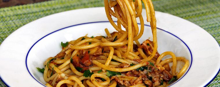 I GRANDI PRIMI ITALIANI: SPAGHETTI AI FUNGHI CON POMODORO