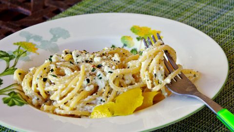 Linguine con ricotta limone e parmigiano