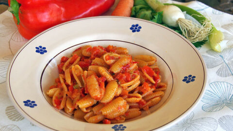 Pasta al sugo con peperoni, ricetta umbra