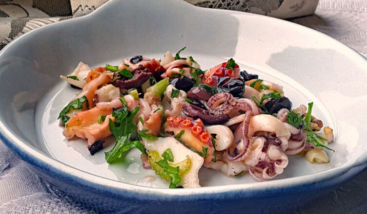 Insalata di mare, la semplice ed essenziale ricetta napoletana